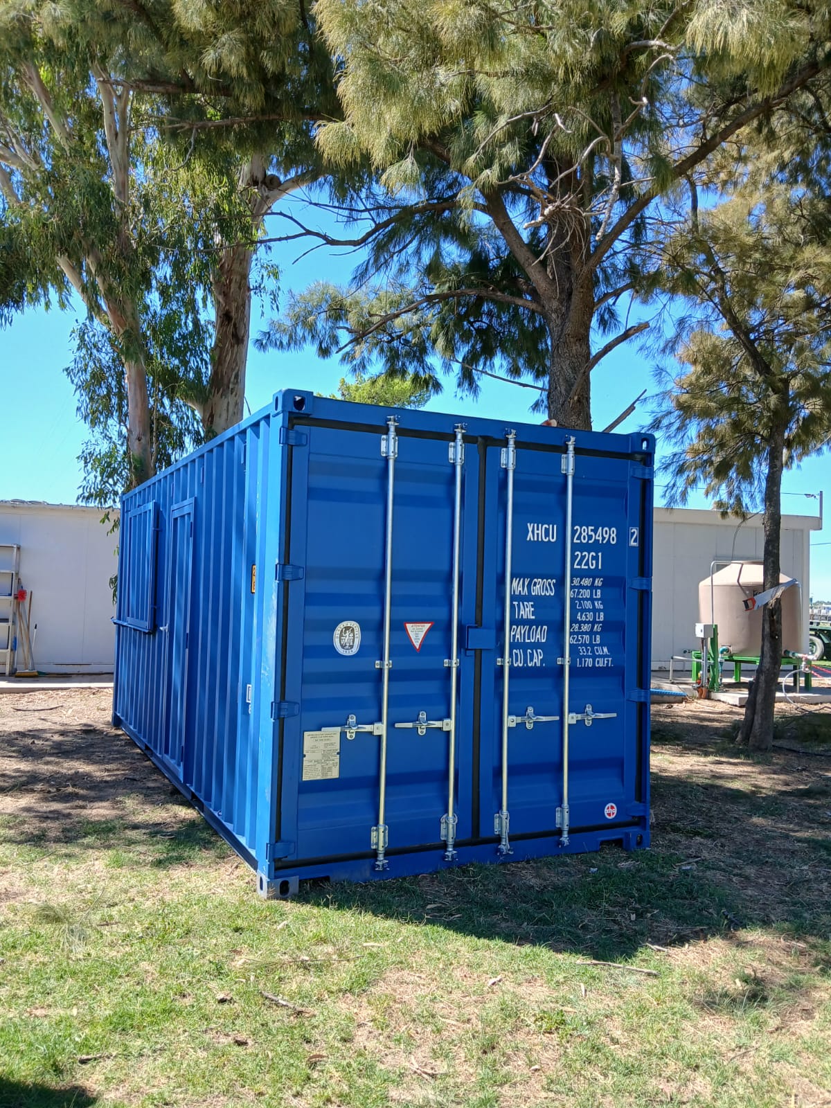 Contenedor marítimo azul en stock, Bahía Blanca
