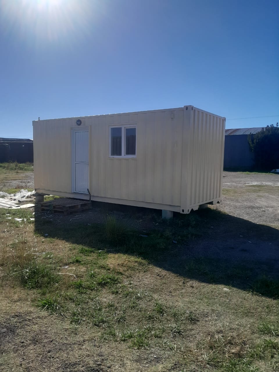 Módulo habitable en contenedor montado en obra, Bahía Blanca