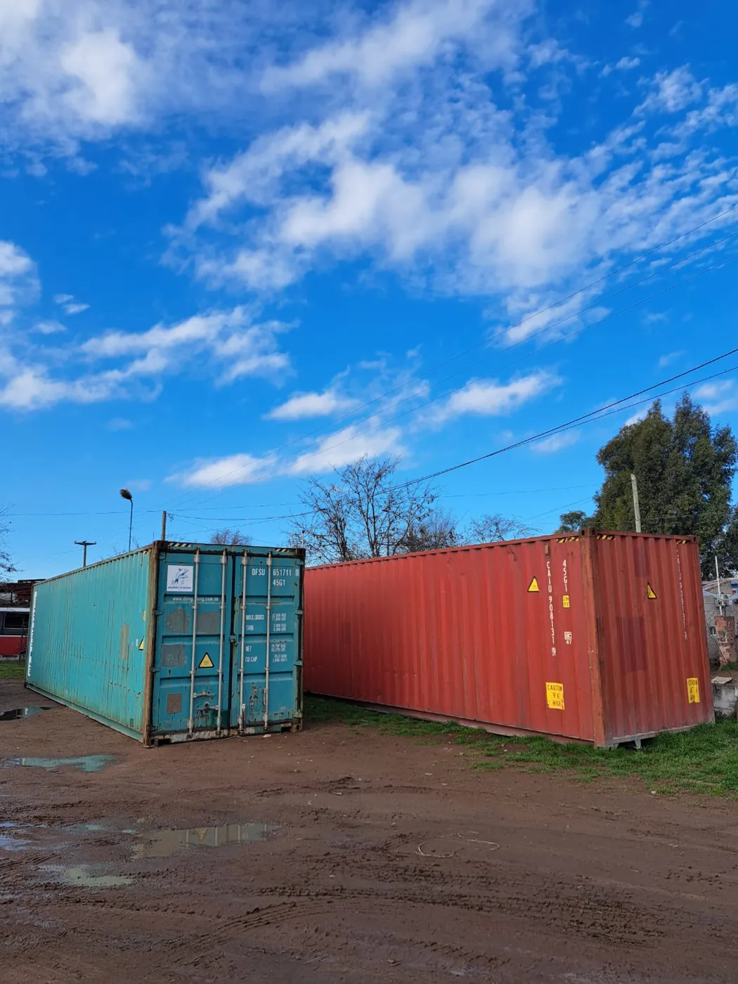Contenedores de 40 pies en stock en el predio, Bahía Blanca